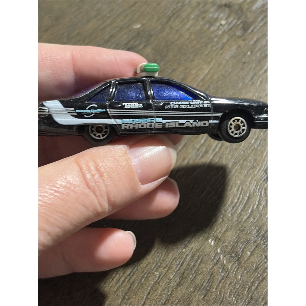 Maisto Chevrolet Chevy Caprice Rhode Island Police "NOS Equipped" Black 1:64